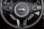KIA Carens 1.7 CRDi 136 CV Gama Carens Monovolumen Interior Mandos volante 5 puertas