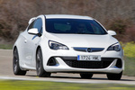 Opel Astra OPC (280 CV) OPC Turismo Blanco Alpino Exterior Frontal-Lateral 3 puertas