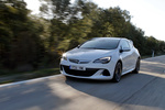 Opel Astra OPC (280 CV) OPC Turismo Blanco Alpino Exterior Frontal-Lateral 3 puertas