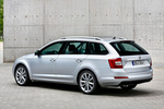 Skoda Octavia Gama Octavia Combi Gama Octavia Combi Turismo familiar Plata Brillante Metalizado Exterior Posterior-Lateral 5 puertas