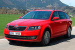 Skoda Octavia 1.2 TSI 105 CV Gama Octavia Combi Turismo familiar Rojo Fuego Exterior Frontal-Lateral 5 puertas