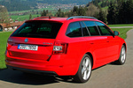 Skoda Octavia 1.2 TSI 105 CV Gama Octavia Combi Turismo familiar Rojo Fuego Exterior Posterior-Lateral 5 puertas