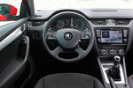 Skoda Octavia 1.2 TSI 105 CV Gama Octavia Combi Turismo familiar Rojo Fuego Interior Salpicadero 5 puertas