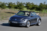 Volkswagen Beetle 2.0 TDI 140 CV 70s Edition Descapotable Exterior Frontal-Lateral 2 puertas