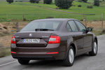 Skoda Octavia 1.6 TDI CR 105 CV DSG 7 vel. Ambition Turismo Marr&oacute;n Topaz metalizado Exterior Posterior-Lateral 5 puertas