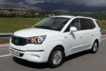 SsangYong Rodius 2.0 eXdi 155 CV Aut. (gama 2013) Limited (gama 2013) Monovolumen Grand White Exterior Frontal-Lateral 5 puertas