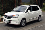 SsangYong Rodius 2.0 eXdi 155 CV Aut. (gama 2013) Limited (gama 2013) Monovolumen Grand White Exterior Frontal-Lateral 5 puertas