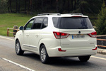 SsangYong Rodius 2.0 eXdi 155 CV Aut. (gama 2013) Limited (gama 2013) Monovolumen Grand White Exterior Lateral-Posterior 5 puertas