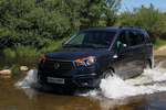SsangYong Rodius 2.0 eXdi 155 CV 4x4 Aut. (gama 2013) Limited (gama 2013) Monovolumen Ciber Grey Exterior Frontal-Lateral 5 puertas