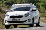 KIA Carens 1.7 CRDi VGT 115 CV Drive Monovolumen Schneeweiss Exterior Frontal-Lateral 5 puertas