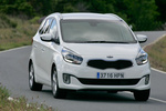 KIA Carens 1.7 CRDi VGT 115 CV Drive Monovolumen Schneeweiss Exterior Lateral-Frontal 5 puertas