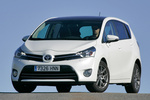 Toyota Verso 150D AutoDrive Advance Monovolumen Pearl White Exterior Frontal-Lateral 5 puertas