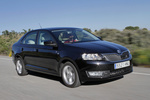 Skoda Rapid 1.6 TDI CR 105 CV Elegance Turismo Negro M&aacute;gico efecto perla Exterior Lateral-Frontal 5 puertas