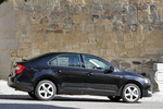 Skoda Rapid 1.6 TDI CR 105 CV Elegance Turismo Negro M&aacute;gico efecto perla Exterior Lateral 5 puertas