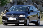 Skoda Rapid 1.6 TDI CR 105 CV Elegance Turismo Negro M&aacute;gico efecto perla Exterior Frontal-Lateral 5 puertas