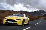 Aston Martin Vantage S S Coup&eacute; Yellow Tang Exterior Frontal-Lateral 2 puertas