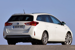 Toyota Auris H&iacute;brido Advance Turismo familiar Blanco Perlado Exterior Posterior-Lateral 5 puertas