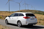 Toyota Auris H&iacute;brido Advance Turismo familiar Blanco Perlado Exterior Lateral-Posterior 5 puertas