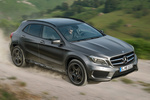 Mercedes-Benz Clase GLA GLA 250 4MATIC 7G-DCT Gama GLA Todo terreno Designo gris monta&ntilde;a magno Exterior Frontal-Lateral 5 puertas
