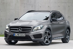 Mercedes-Benz Clase GLA GLA 250 4MATIC 7G-DCT Gama GLA Todo terreno Designo gris monta&ntilde;a magno Exterior Lateral-Frontal 5 puertas
