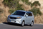 SsangYong Rodius 2.0 eXdi 155 CV (gama 2013) Premium (gama 2013) Monovolumen Fine Silver Exterior Lateral-Frontal 5 puertas