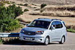 SsangYong Rodius 2.0 eXdi 155 CV (gama 2013) Premium (gama 2013) Monovolumen Fine Silver Exterior Frontal-Lateral 5 puertas