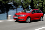 Skoda Spaceback Gama Spaceback Gama Spaceback Turismo Rojo Fuego Exterior Frontal-Lateral 5 puertas