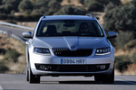 Skoda Octavia 1.8 TSI 180 CV DSG Gama Octavia Combi Turismo familiar Plata Brillante Metalizado Exterior Frontal 5 puertas