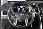 Hyundai i30 1.6 CRDi 110 CV Style Sport Turismo familiar Interior Volante 5 puertas