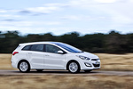 Hyundai i30 1.6 CRDi 110 CV Gama i30 CW Turismo familiar Creamy White Exterior Frontal-Lateral 5 puertas