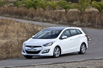 Hyundai i30 1.6 CRDi 110 CV Style Sport Turismo familiar Creamy White Exterior Frontal-Lateral 5 puertas