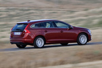 Volvo V60 D2 114 CV Momentum Turismo familiar Rojo Flamenco Exterior Lateral 5 puertas