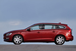 Volvo V60 D2 114 CV Momentum Turismo familiar Rojo Flamenco Exterior Lateral 5 puertas
