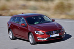 Volvo V60 D2 114 CV Momentum Turismo familiar Rojo Flamenco Exterior Frontal-Lateral-Cenital 5 puertas