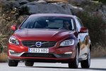 Volvo V60 D2 114 CV Momentum Turismo familiar Rojo Flamenco Exterior Frontal 5 puertas