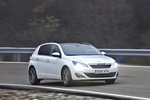 Peugeot 308 1.6 THP 125 CV Allure Turismo Blanco Banquise Exterior Frontal-Lateral 5 puertas