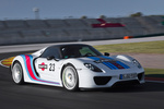 Porsche 918 Spyder Gama 918 Spyder Weissach Package Gama 918 Spyder Weissach Package Descapotable Blanco Martini Racing Design Exterior Frontal-Lateral 2 puertas