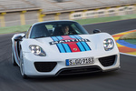 Porsche 918 Spyder Gama 918 Spyder Weissach Package Gama 918 Spyder Weissach Package Descapotable Blanco Martini Racing Design Exterior Frontal-Lateral 2 puertas