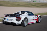 Porsche 918 Spyder Gama 918 Spyder Weissach Package Gama 918 Spyder Weissach Package Descapotable Blanco Salzburg Racing Design Exterior Frontal-Lateral 2 puertas