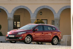Renault M&eacute;gane Energy dCi 130 S&S Dynamique Turismo familiar Rojo Duna Exterior Frontal-Lateral 5 puertas