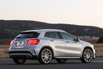 Mercedes-Benz Clase GLA GLA 45 AMG GLA 45 AMG Todo terreno Plata Polar Metalizado Exterior Posterior-Lateral 5 puertas