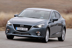 Mazda Mazda3 SportSedan SKYACTIV-D 2.2 150 CV Luxury Turismo Sapphire Blue Metalic Exterior Frontal-Lateral 4 puertas