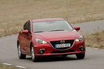 Mazda Mazda3 5p SKYACTIV-G 1.5 100 CV Style Turismo Soul Red Metallic Exterior Lateral-Frontal 5 puertas