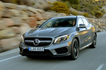 Mercedes-Benz Clase GLA GLA 45 AMG GLA 45 AMG Todo terreno Designo gris monta&ntilde;a magno Exterior Frontal-Lateral 5 puertas
