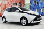 Toyota Aygo 5p 1.0 VVT-i 69 CV x-play Turismo x-blanco Exterior Frontal-Lateral 5 puertas