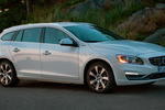 Volvo V60 V60 D6 Plug-in Hybrid V60 D6 Plug-in Hybrid Turismo familiar Exterior Lateral-Frontal 5 puertas