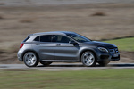 Mercedes-Benz Clase GLA GLA 220 CDI 4MATIC 7G-DCT Gama GLA Todo terreno Designo gris monta&ntilde;a magno Exterior Lateral 5 puertas