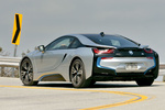 BMW i8 Gama i8 Gama i8 Coup&eacute; Ionic Silver con acentuaci&oacute;n BMW i Blau Exterior Lateral-Posterior 3 puertas