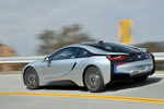 BMW i8 Gama i8 Gama i8 Coup&eacute; Ionic Silver con acentuaci&oacute;n BMW i Blau Exterior Lateral-Posterior 3 puertas
