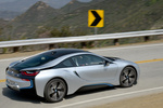 BMW i8 Gama i8 Gama i8 Coup&eacute; Ionic Silver con acentuaci&oacute;n BMW i Blau Exterior Posterior-Lateral 3 puertas